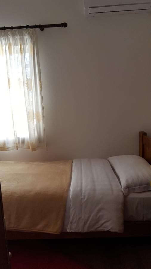 Hotel Bujtina E Bardhe Корча Экстерьер фото