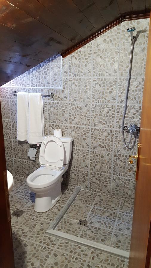 Hotel Bujtina E Bardhe Корча Экстерьер фото