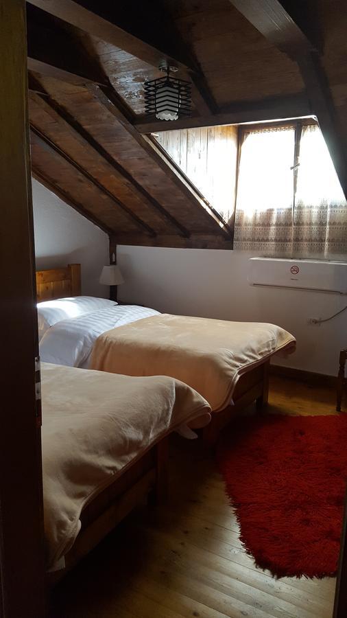 Hotel Bujtina E Bardhe Корча Экстерьер фото