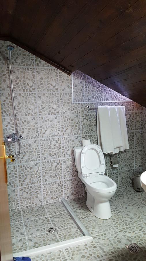 Hotel Bujtina E Bardhe Корча Экстерьер фото