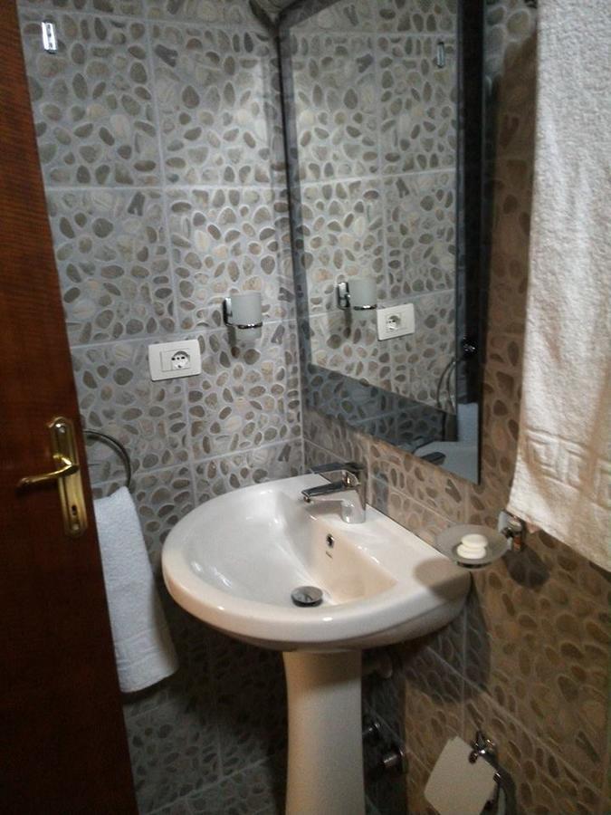 Hotel Bujtina E Bardhe Корча Экстерьер фото