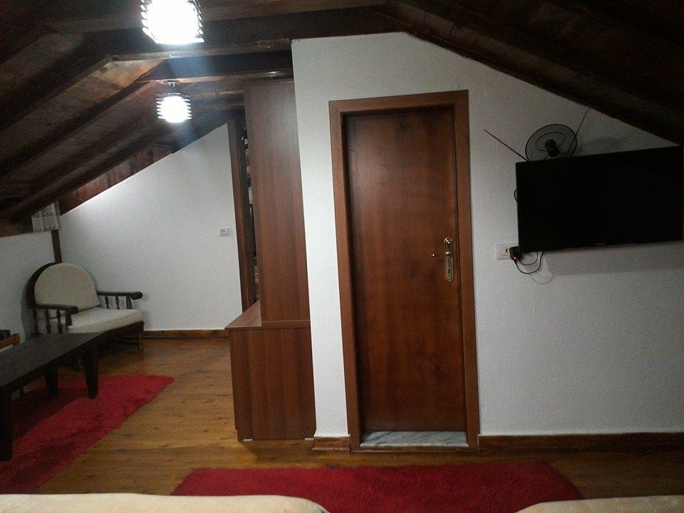 Hotel Bujtina E Bardhe Корча Экстерьер фото