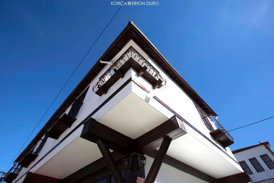 Hotel Bujtina E Bardhe Корча Экстерьер фото