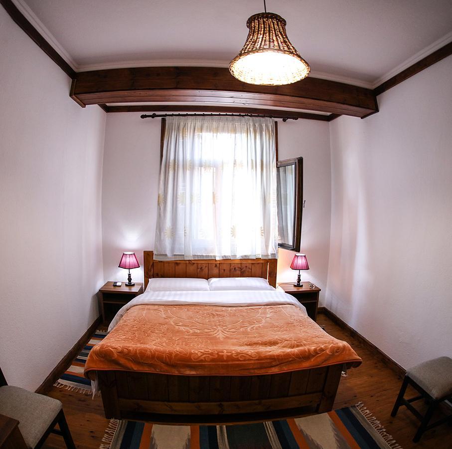Hotel Bujtina E Bardhe Корча Экстерьер фото
