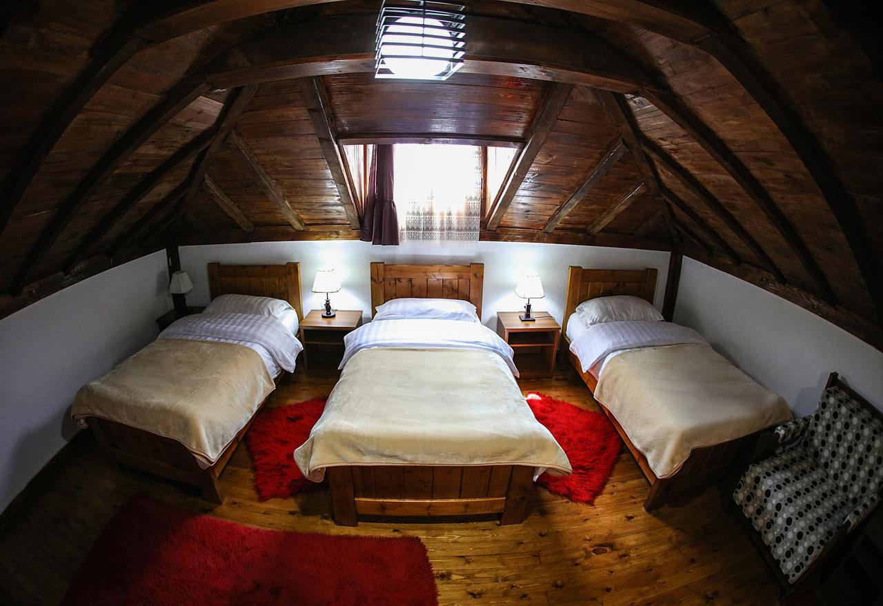 Hotel Bujtina E Bardhe Корча Экстерьер фото