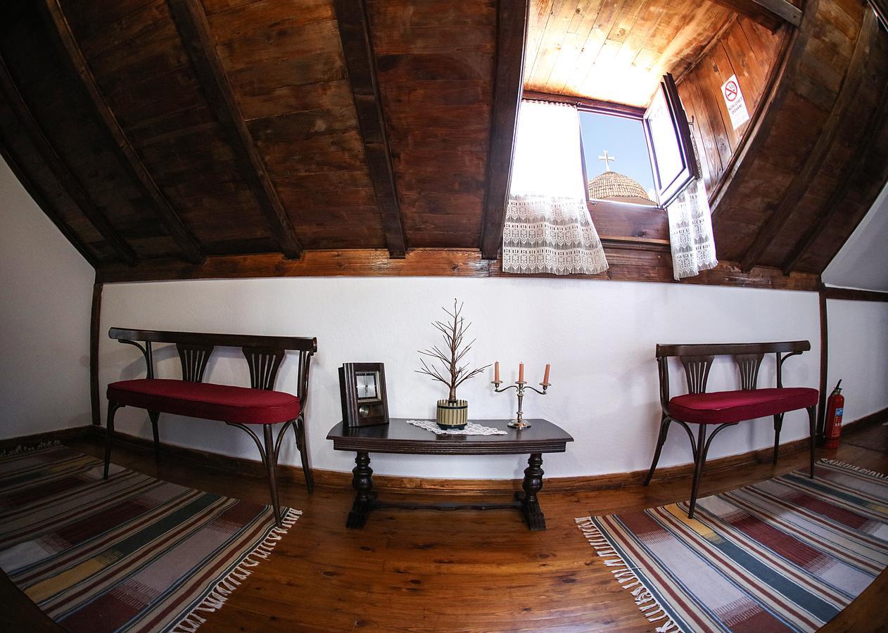 Hotel Bujtina E Bardhe Корча Экстерьер фото