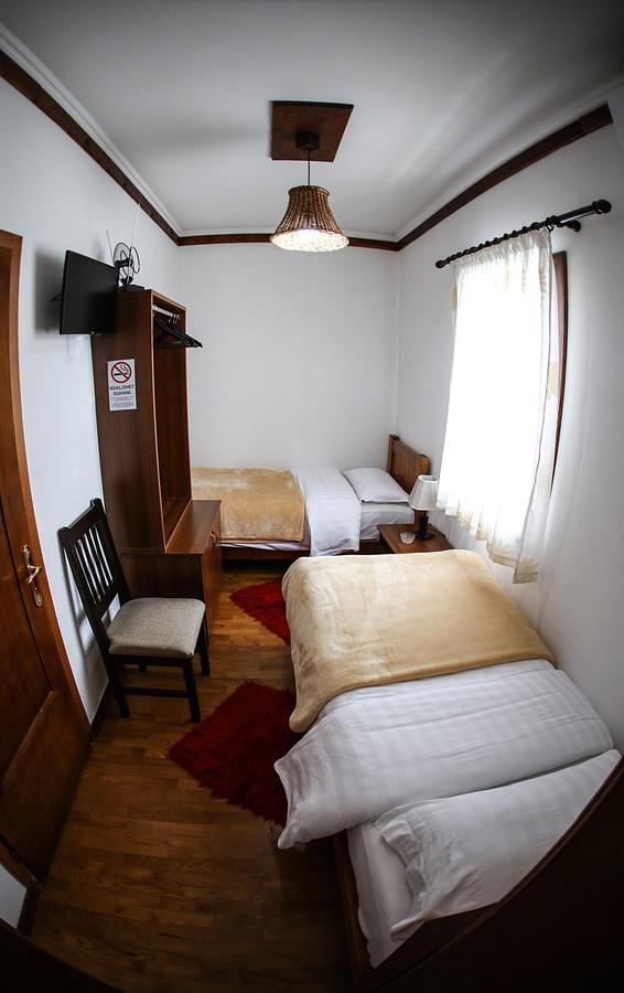 Hotel Bujtina E Bardhe Корча Экстерьер фото