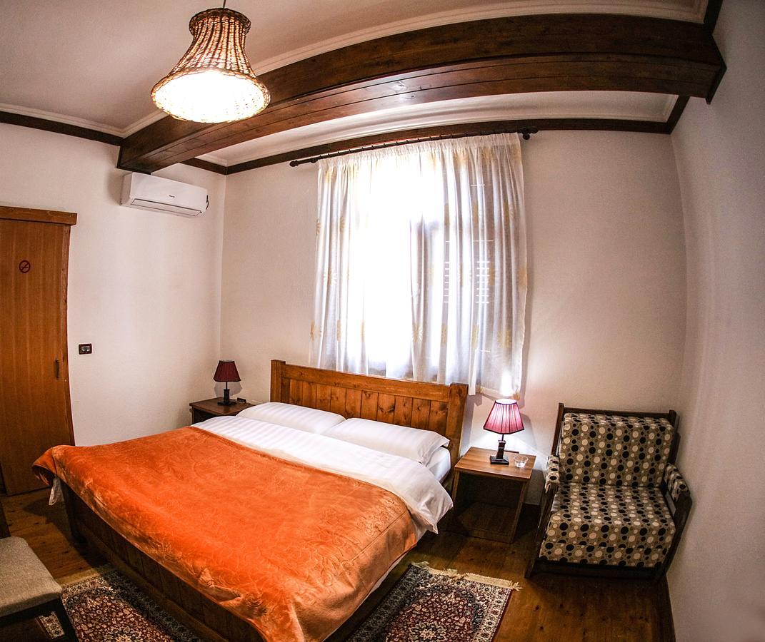 Hotel Bujtina E Bardhe Корча Экстерьер фото